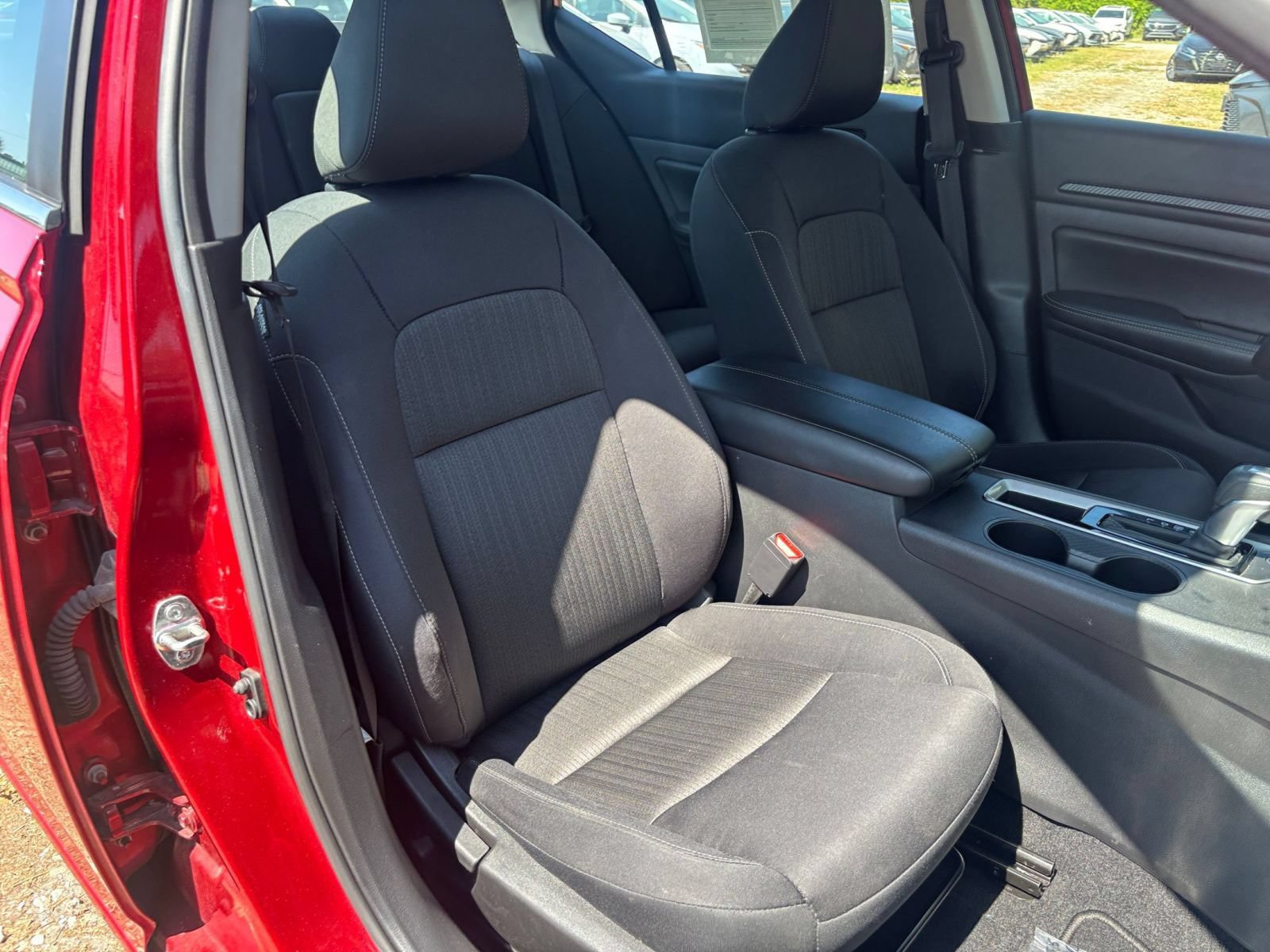 Used 2025 Nissan Altima 2.5 SV FWD image 37