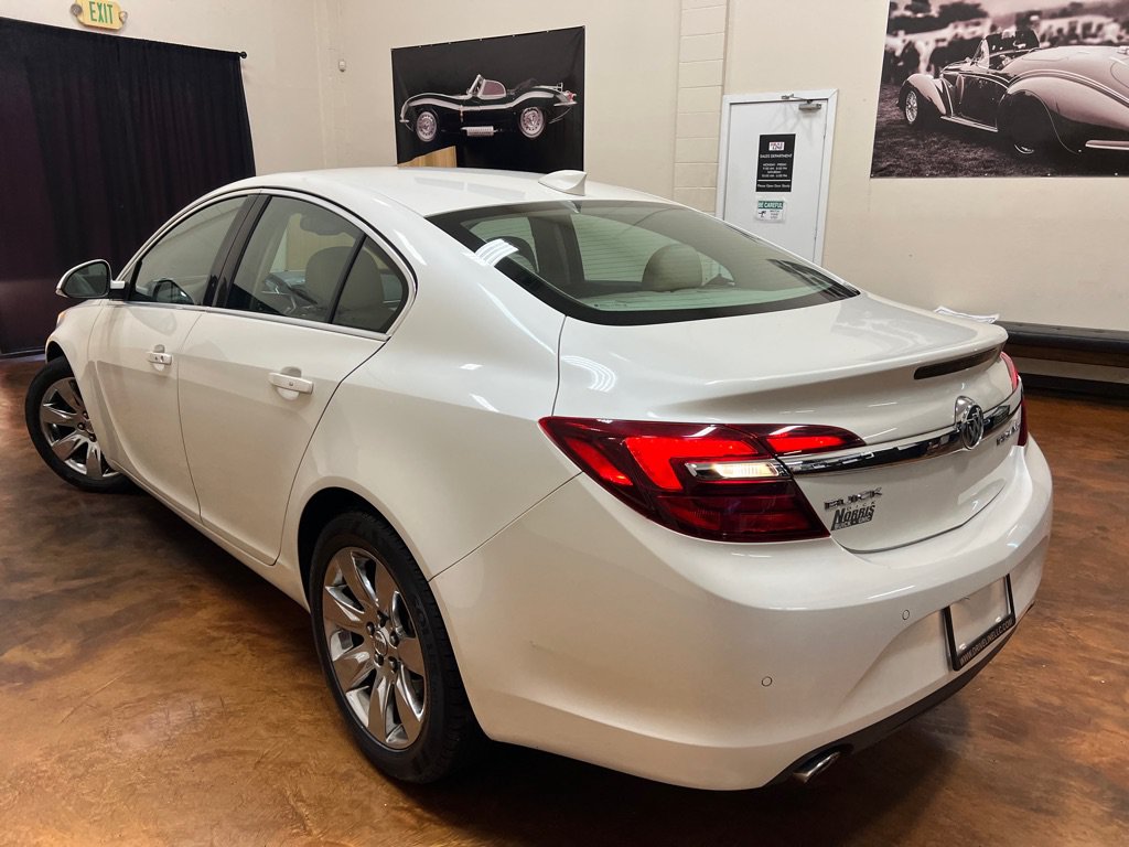 Used 2015 Buick Regal Premium w/ Experience Buick Package FWD image 2