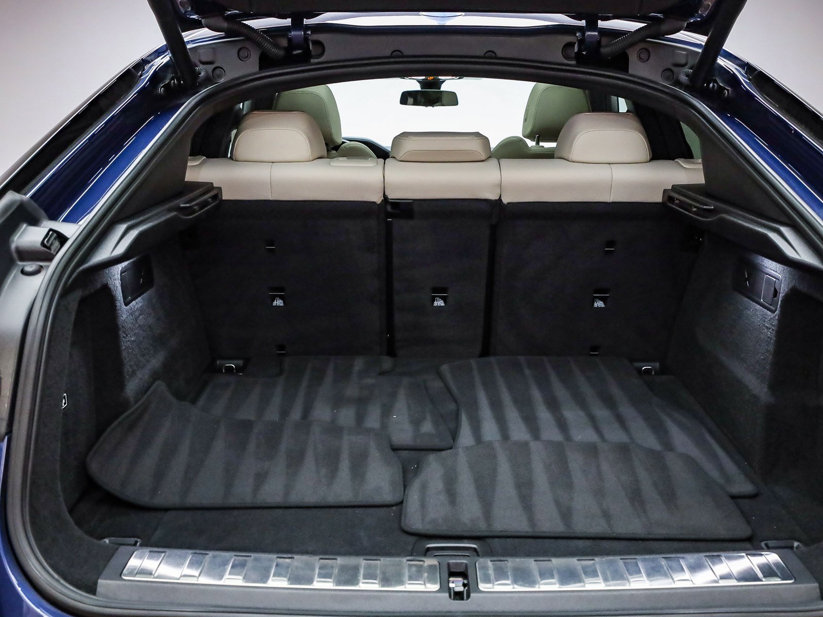 Certified 2022 BMW X6 xDrive40i w/ M Sport Package image 28