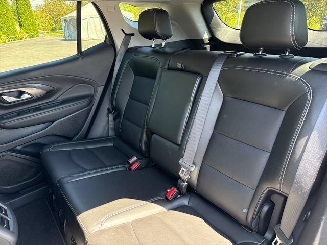 Used 2024 GMC Terrain SLT AWD/4WD image 19