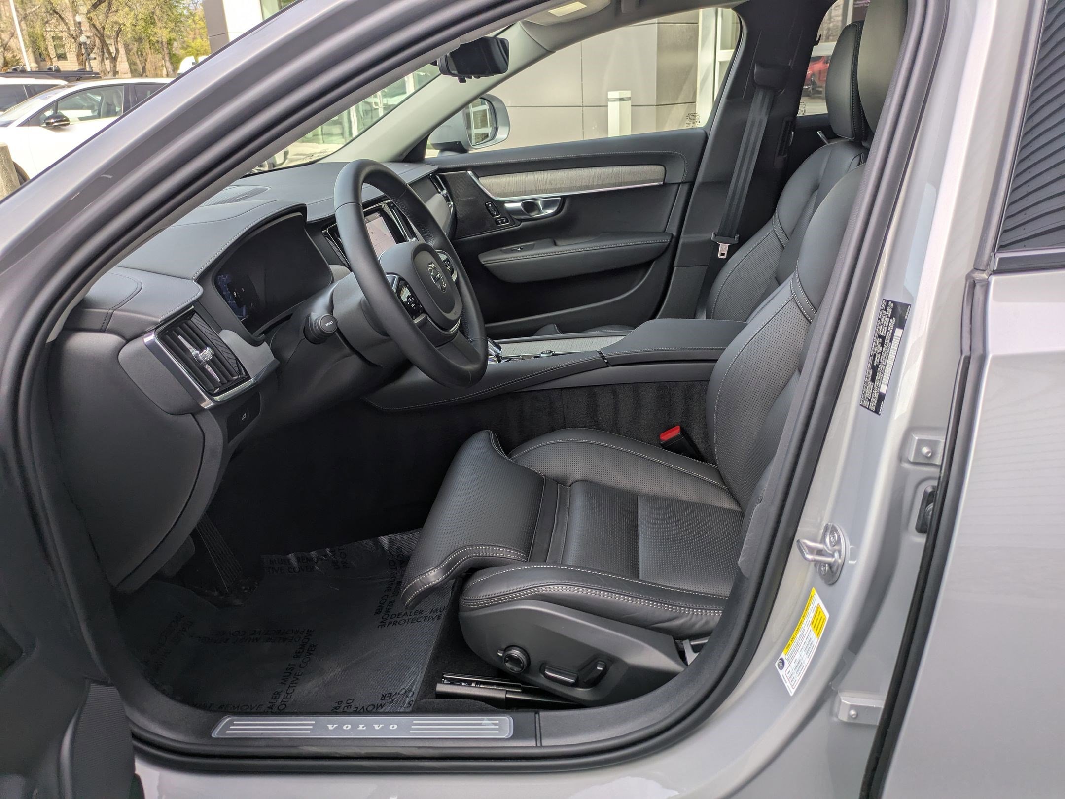 Used 2025 Volvo V90 B6 Cross Country Ultra w/ Protection Package Premier image 15