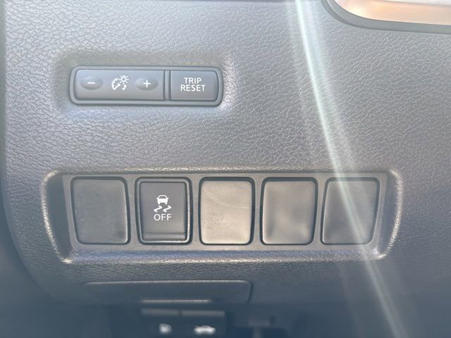 Used 2018 Nissan Murano S AWD/4WD image 15