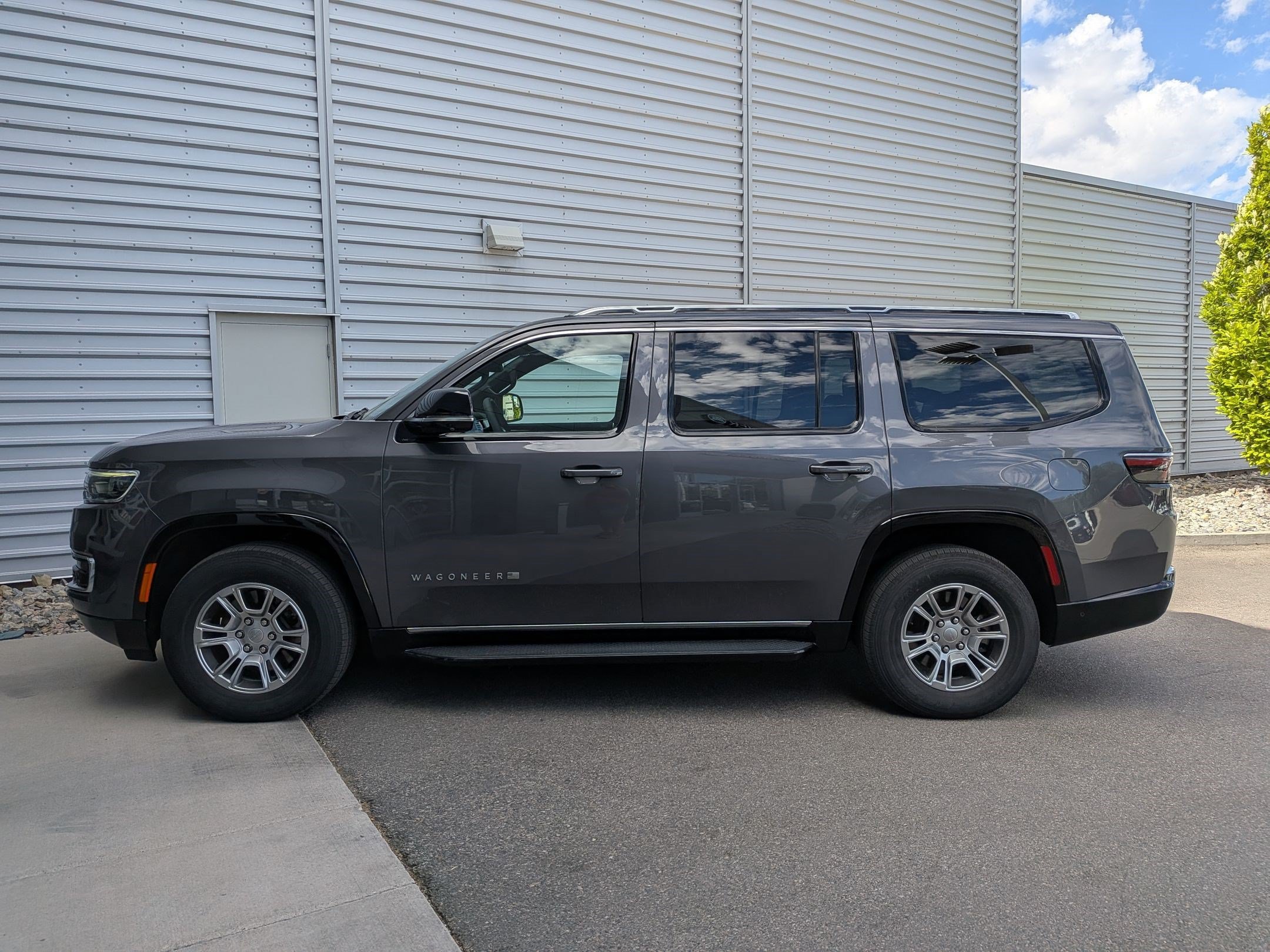 Used 2023 Jeep Wagoneer 4WD w/ Convenience Group I image 8