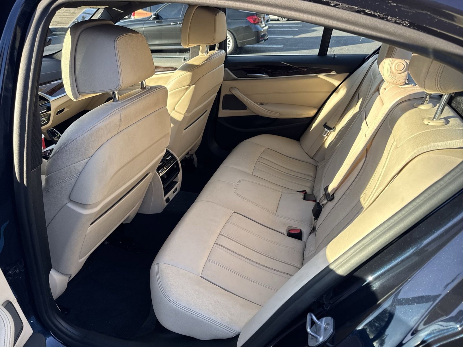 Used 2020 BMW 530e xDrive w/ Premium Package image 25