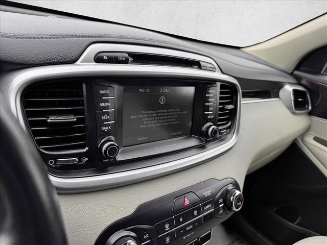 Used 2017 Kia Sorento LX w/ LX Convenience Package image 13