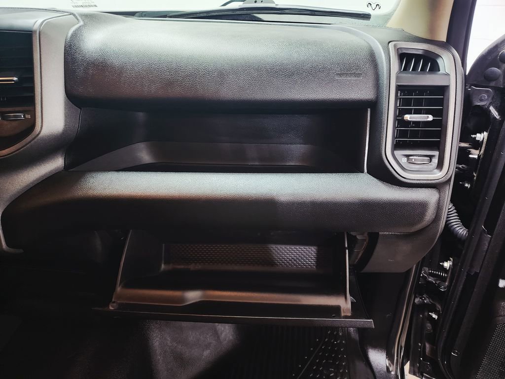 Used 2019 RAM 3500 Tradesman w/ Chrome Appearance Group image 32