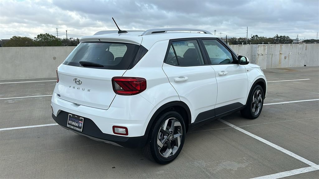 Certified 2025 Hyundai Venue SEL image 12