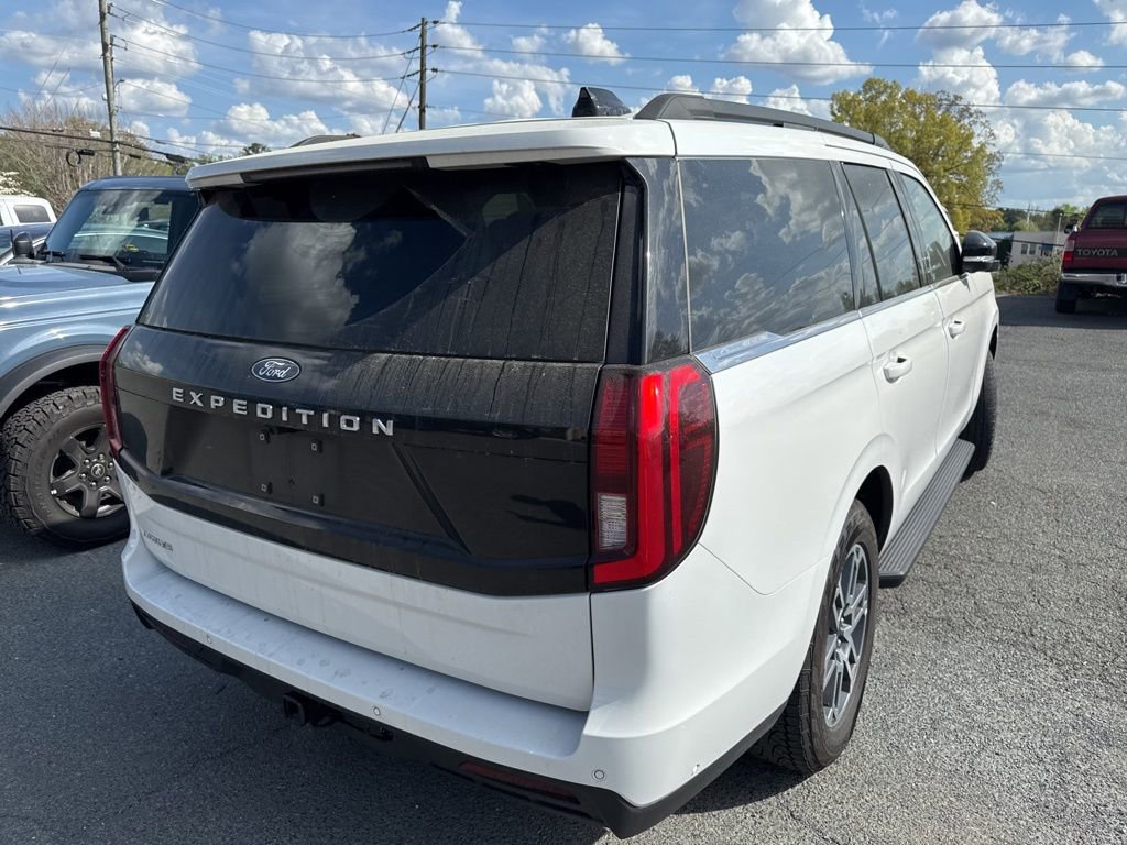 Used 2025 Ford Expedition Active image 3