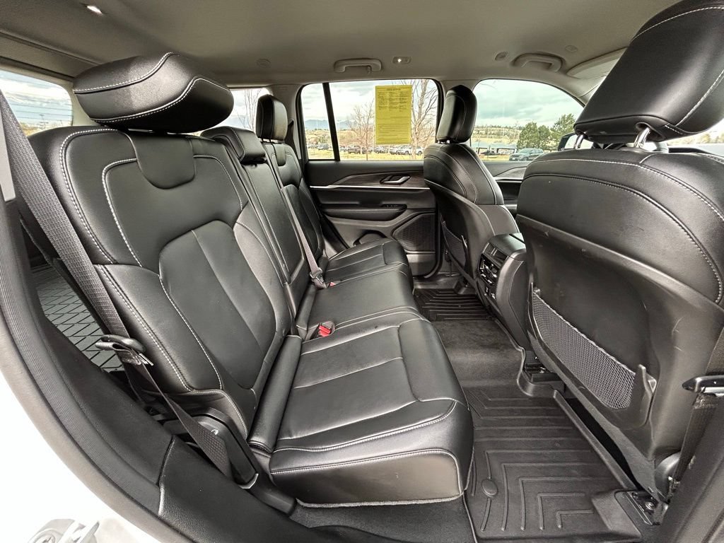 Used 2023 Jeep Grand Cherokee Limited AWD/4WD image 28