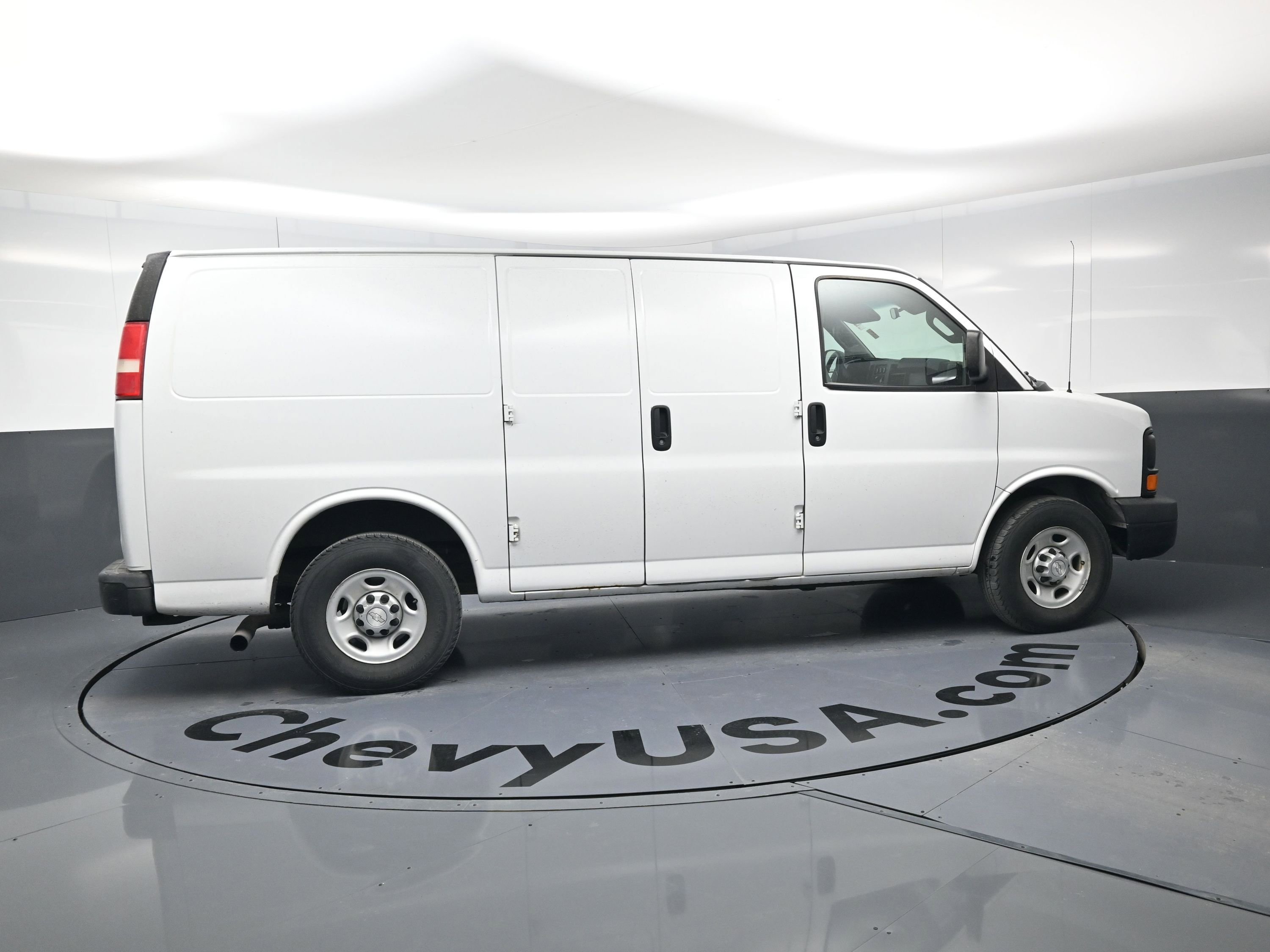 Used 2016 Chevrolet Express 2500 image 10
