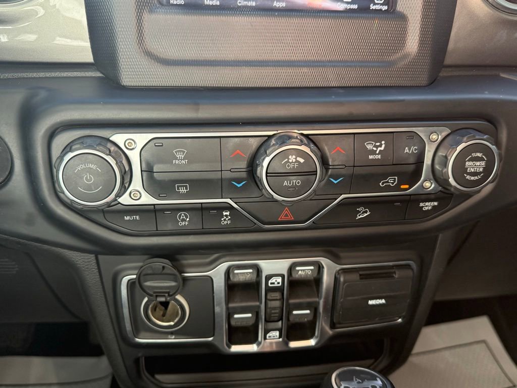 Used 2019 Jeep Wrangler Unlimited Sahara image 18