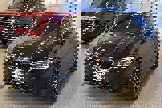 Used 2021 BMW 330i xDrive Sedan w/ Premium Package image 9