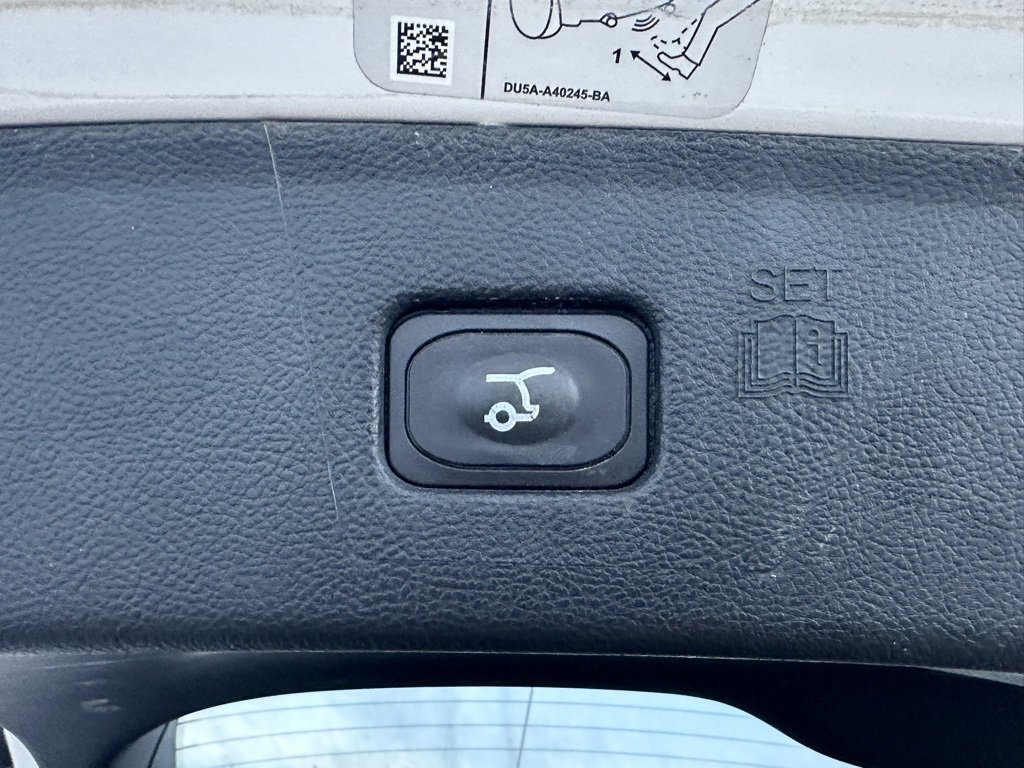 Used 2020 Ford Edge Titanium image 15