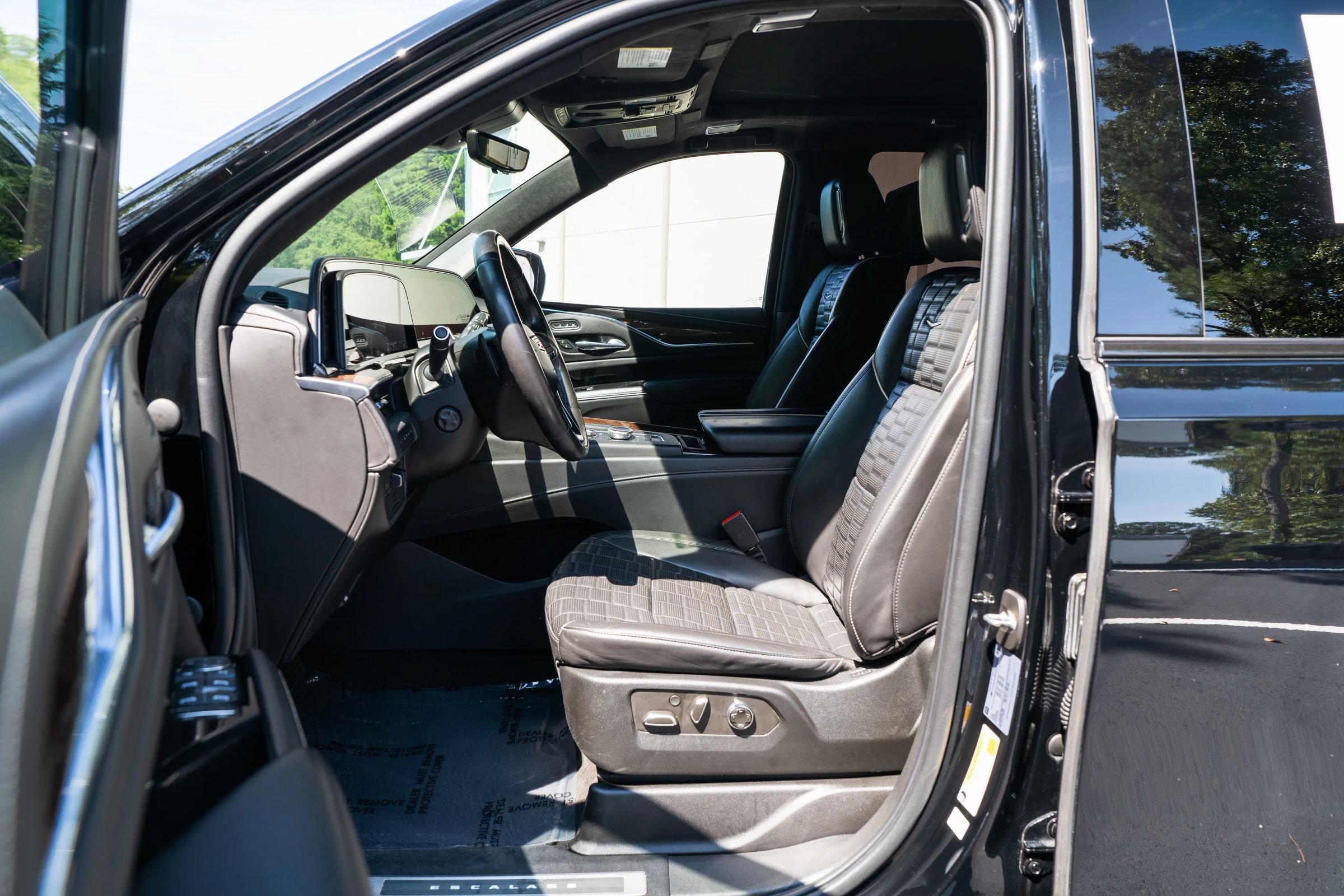 Used 2022 Cadillac Escalade Sport Platinum AWD/4WD image 17