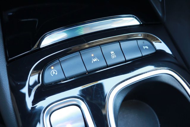 Used 2023 Buick Envision Essence image 15