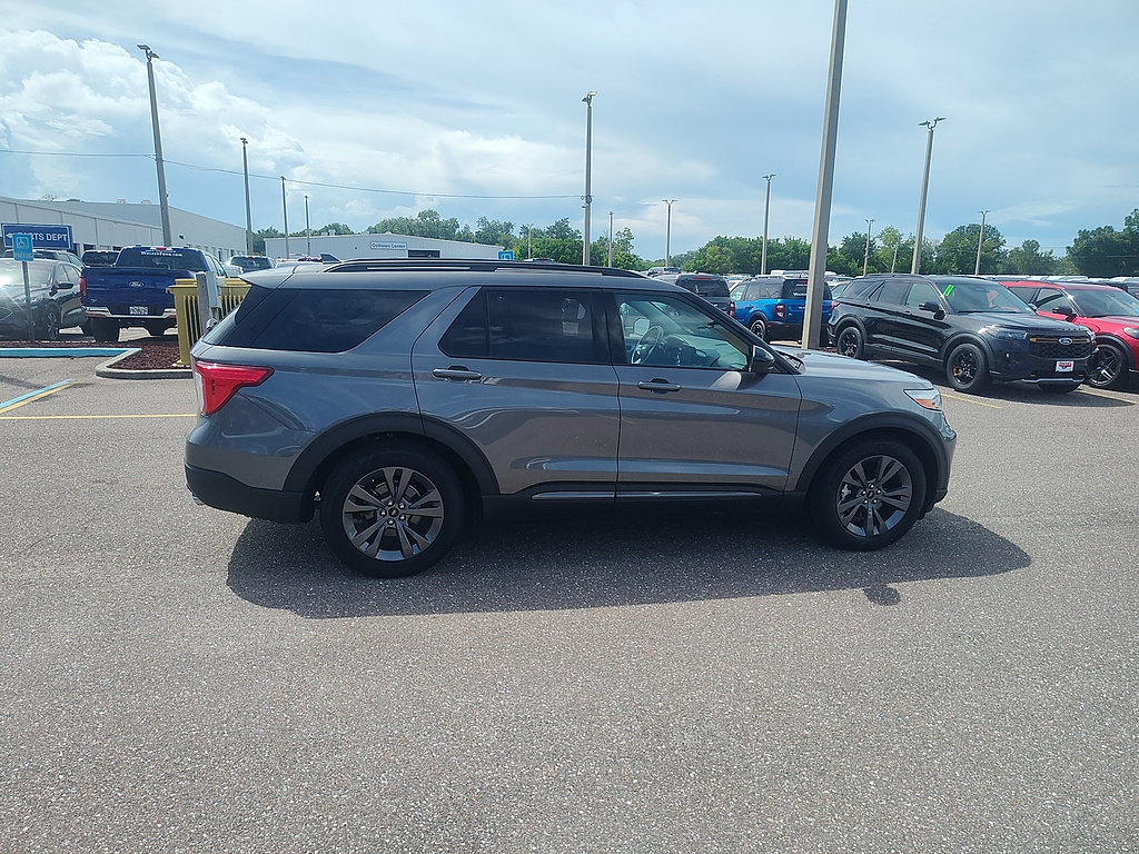 Certified 2024 Ford Explorer XLT w/ Equipment Group 202A RWD image 5
