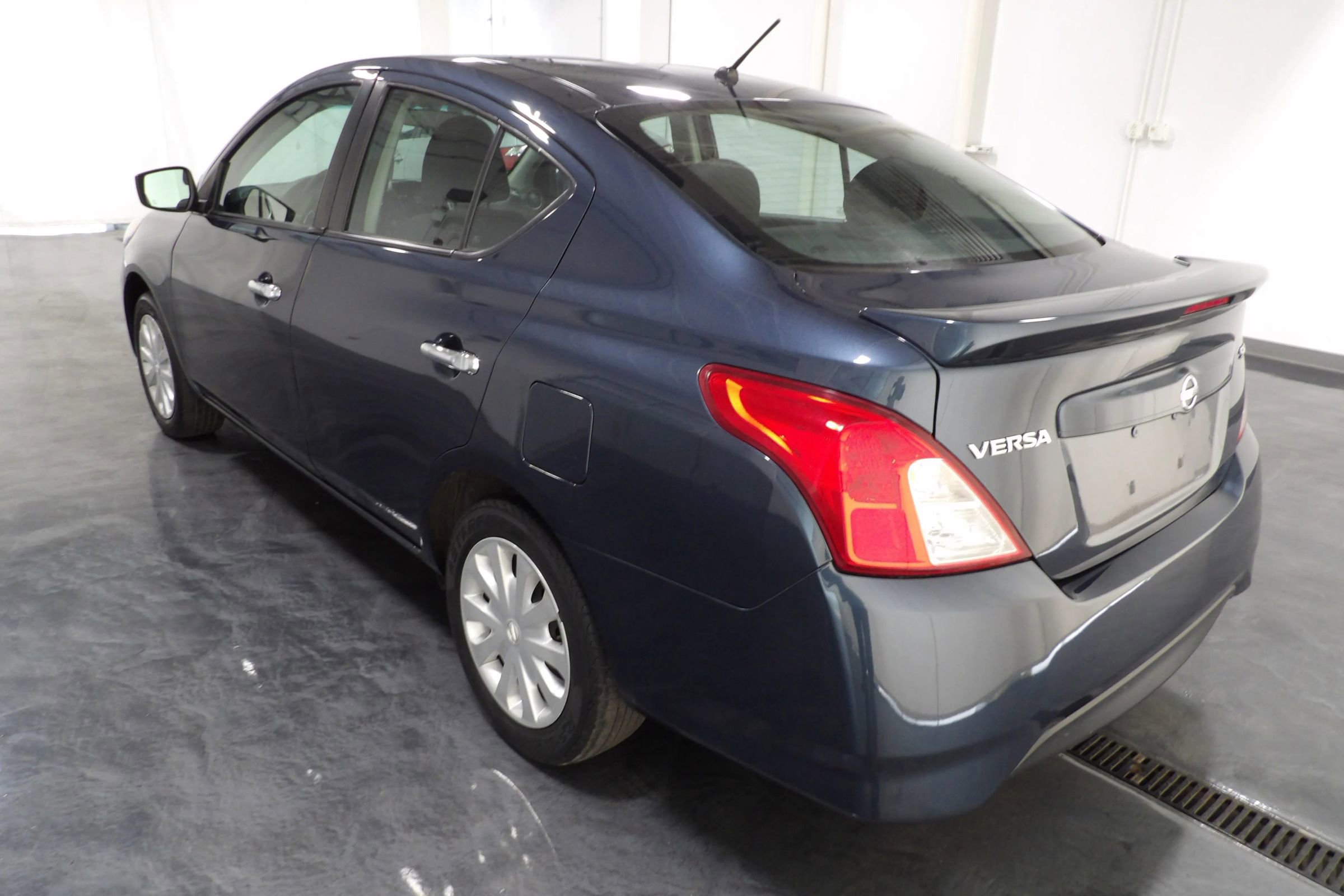 Used 2017 Nissan Versa SV image 5
