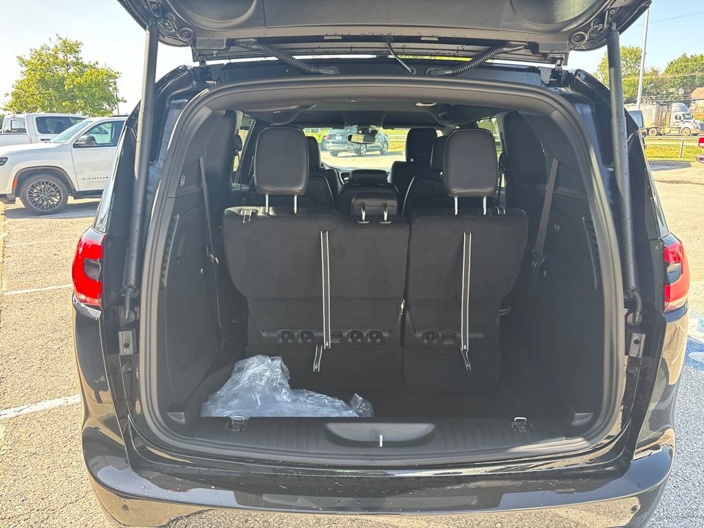 New 2027 Chrysler Pacifica Select FWD image 4