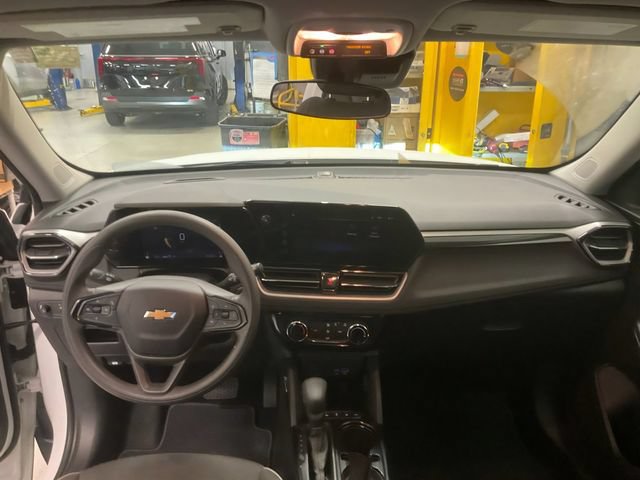 Used 2025 Chevrolet TrailBlazer LT AWD/4WD image 12
