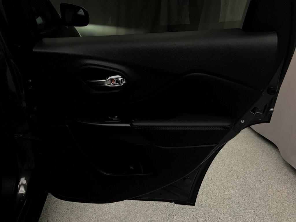 Used 2022 Jeep Cherokee Trailhawk w/ Premium Leather Package image 15