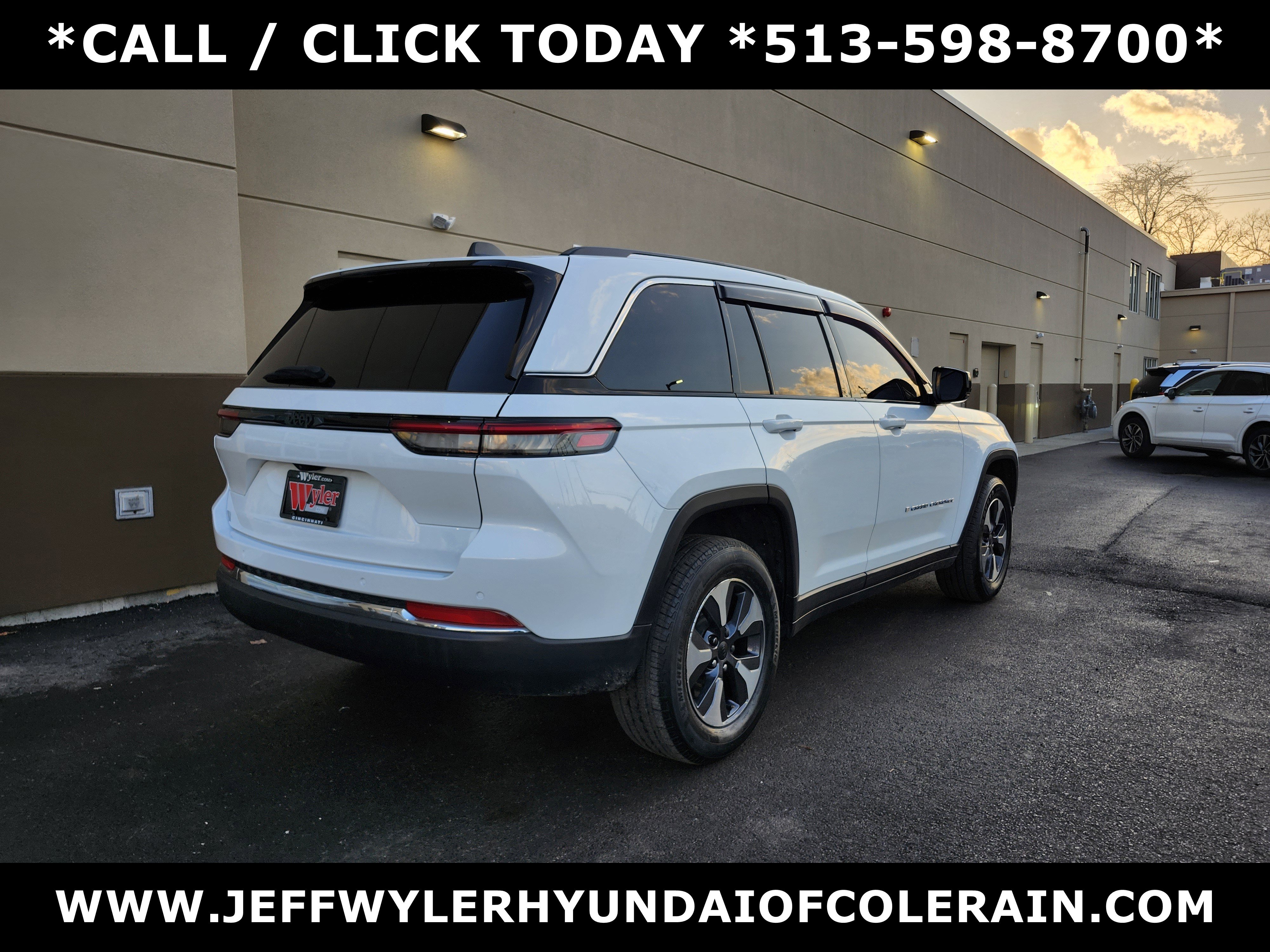 Used 2023 Jeep Grand Cherokee 4WD 4xe image 3