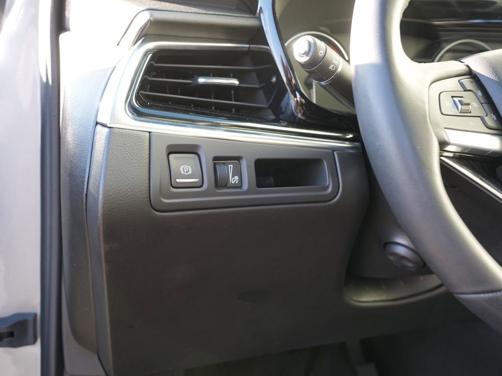 Used 2025 Cadillac XT6 Premium Luxury image 19