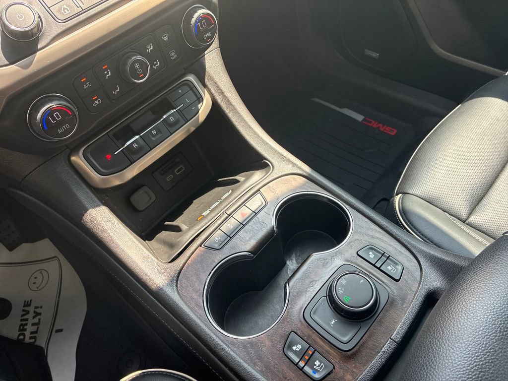 Used 2022 GMC Acadia Denali w/ Denali Ultimate Package FWD image 19