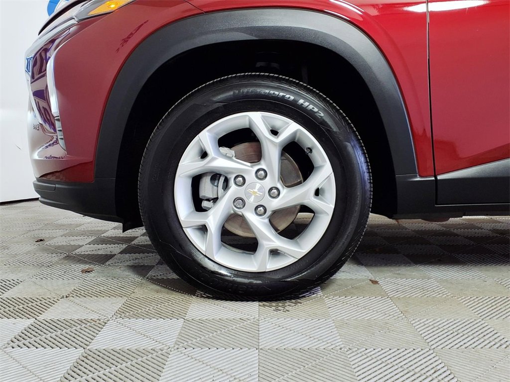 Used 2025 Chevrolet Trax LS w/ LS Convenience Package image 7