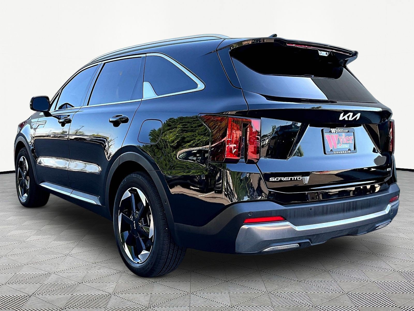 Certified 2025 Kia Sorento SX Prestige AWD/4WD image 4