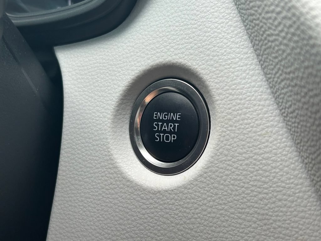 Used 2025 Toyota Corolla SE FWD image 24