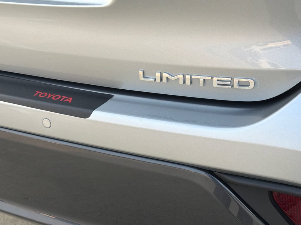 Used 2023 Toyota Highlander Limited AWD/4WD image 5
