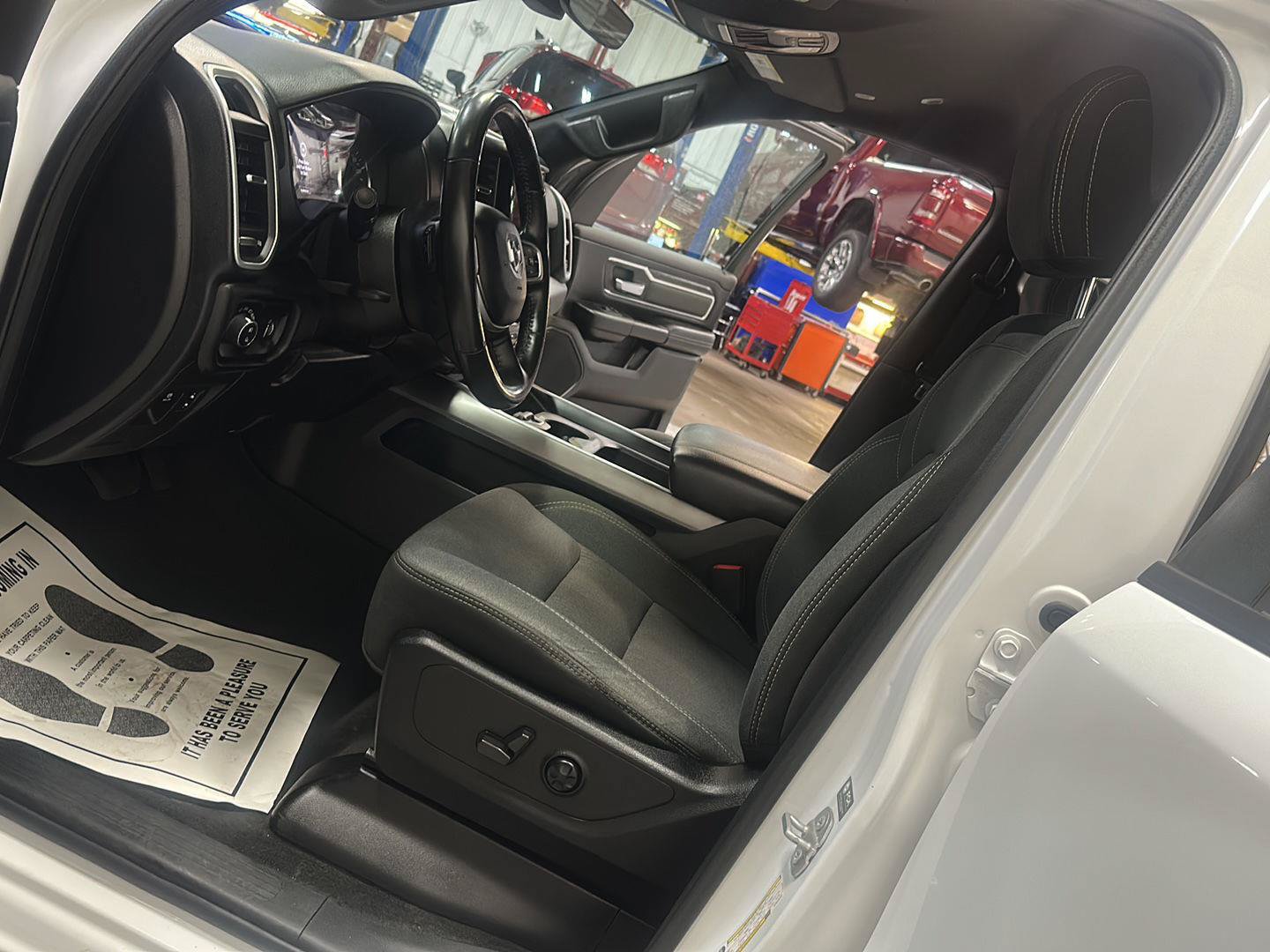 Used 2021 RAM 1500 Big Horn AWD/4WD image 17
