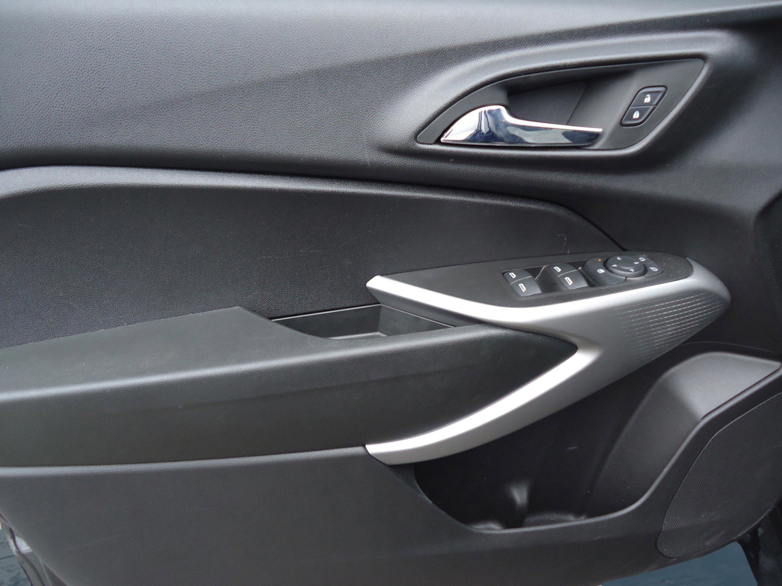 Used 2024 Chevrolet Trax RS image 21