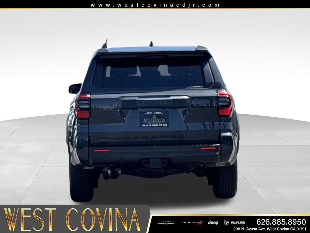 Used 2025 Toyota 4Runner SR5 AWD/4WD image 9