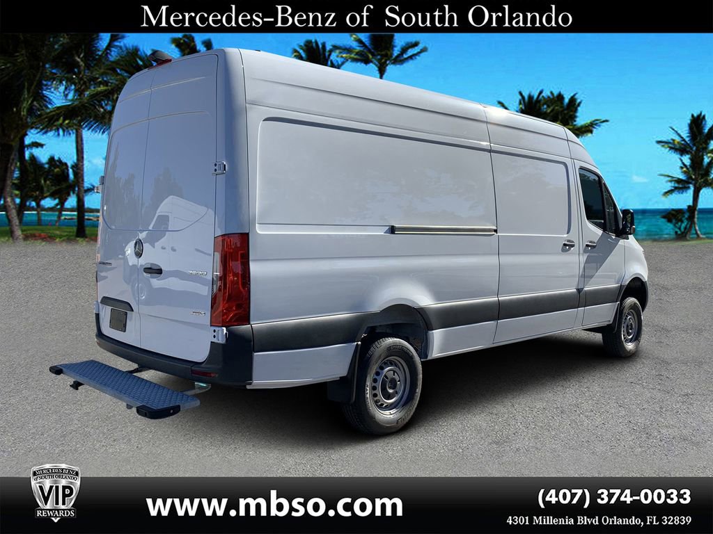Used 2023 Mercedes-Benz Sprinter 2500 image 2