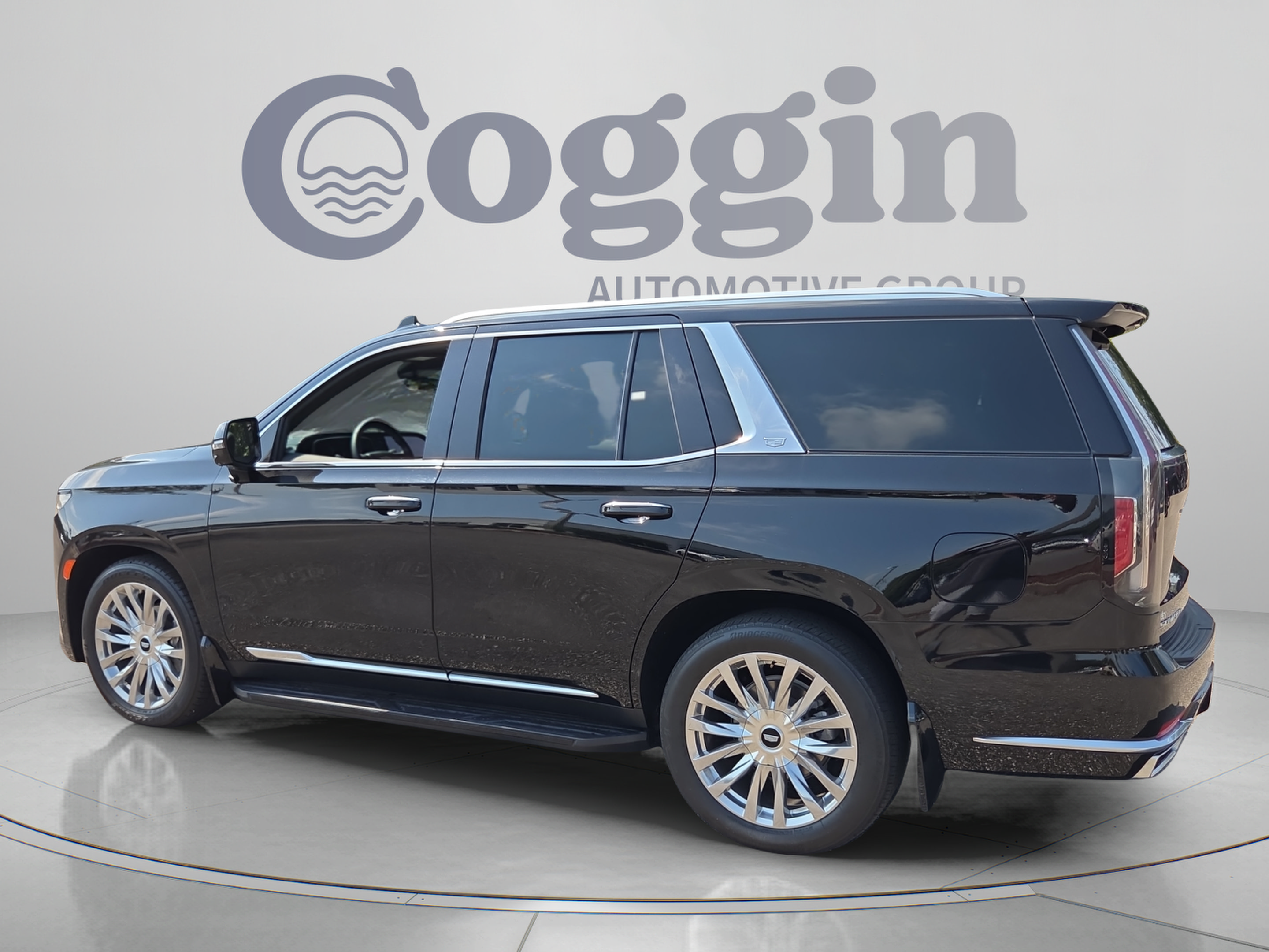 Used 2024 Cadillac Escalade Premium Luxury w/ Performance Package AWD/4WD image 3