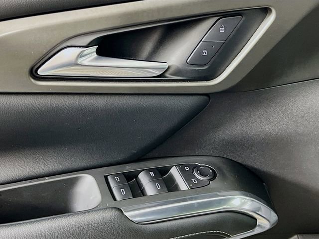 Used 2025 Chevrolet Traverse LT image 9