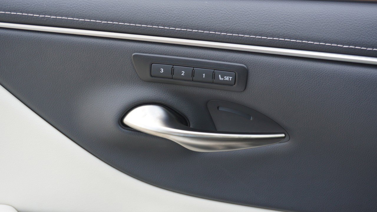 Certified 2023 Lexus ES 350 w/ Premium Package image 22