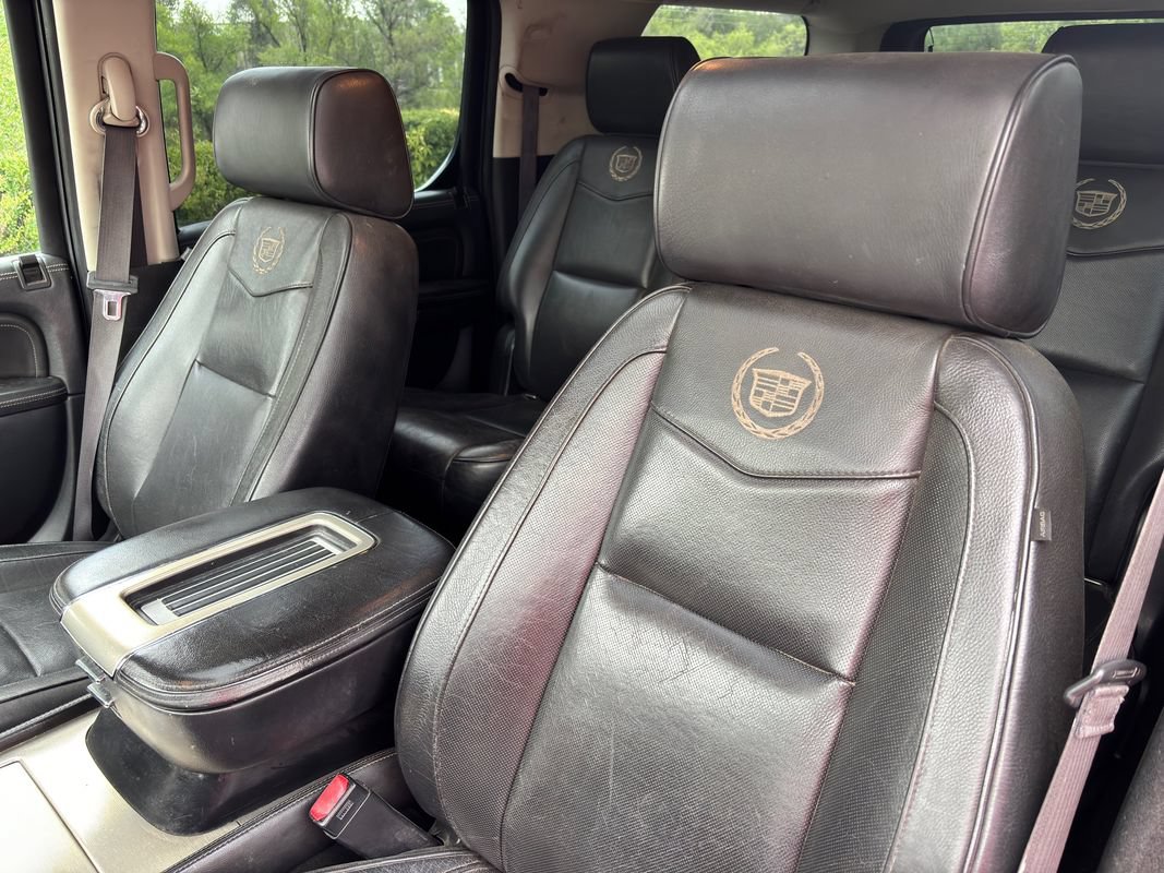 Used 2013 Cadillac Escalade ESV Platinum AWD/4WD image 19