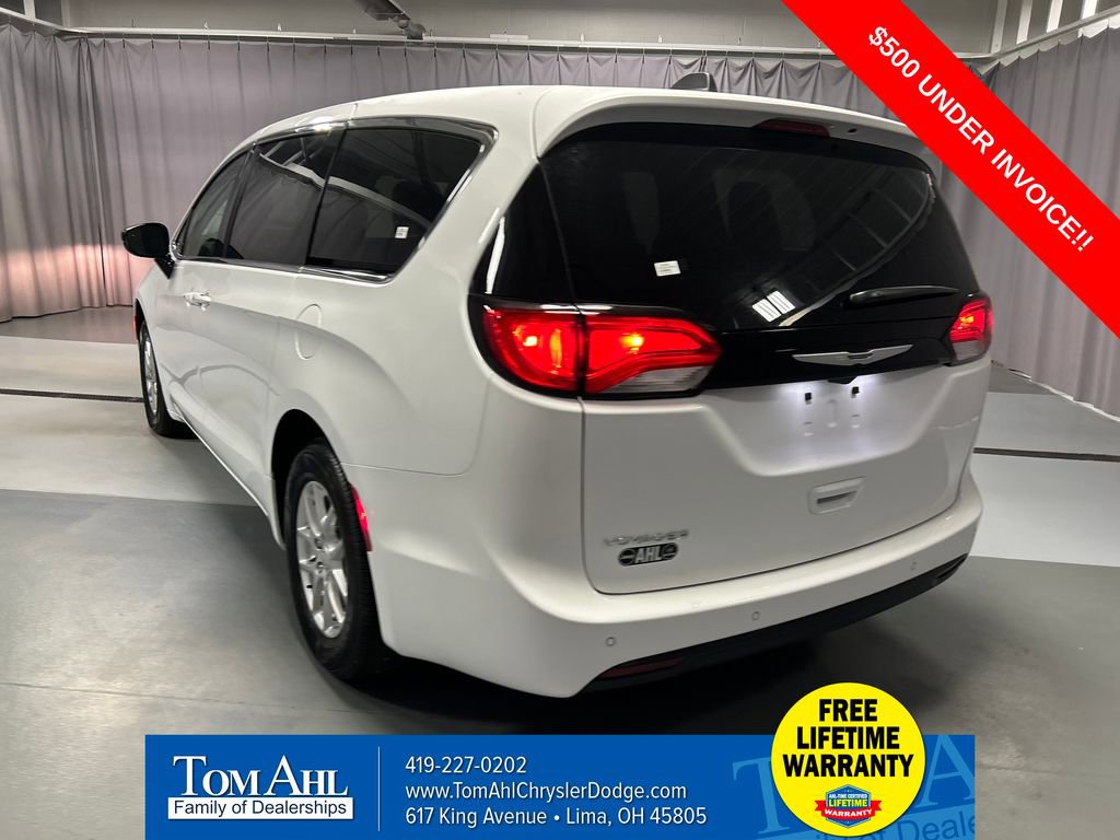 New 2026 Chrysler Voyager LX image 5