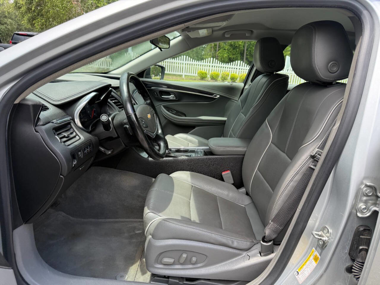 Used 2015 Chevrolet Impala LTZ FWD image 10