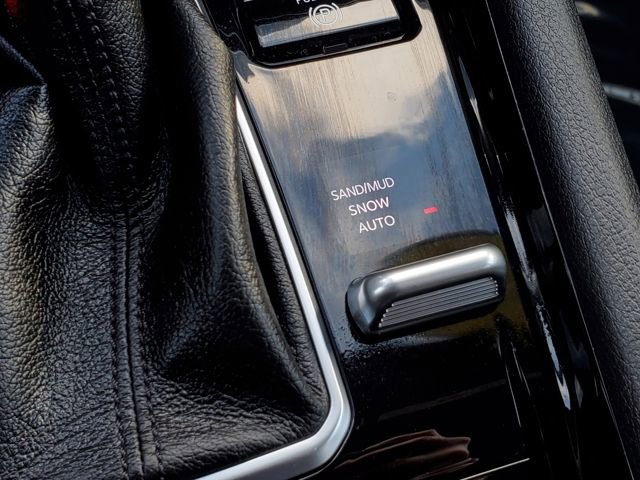 Used 2023 Jeep Compass Limited image 22