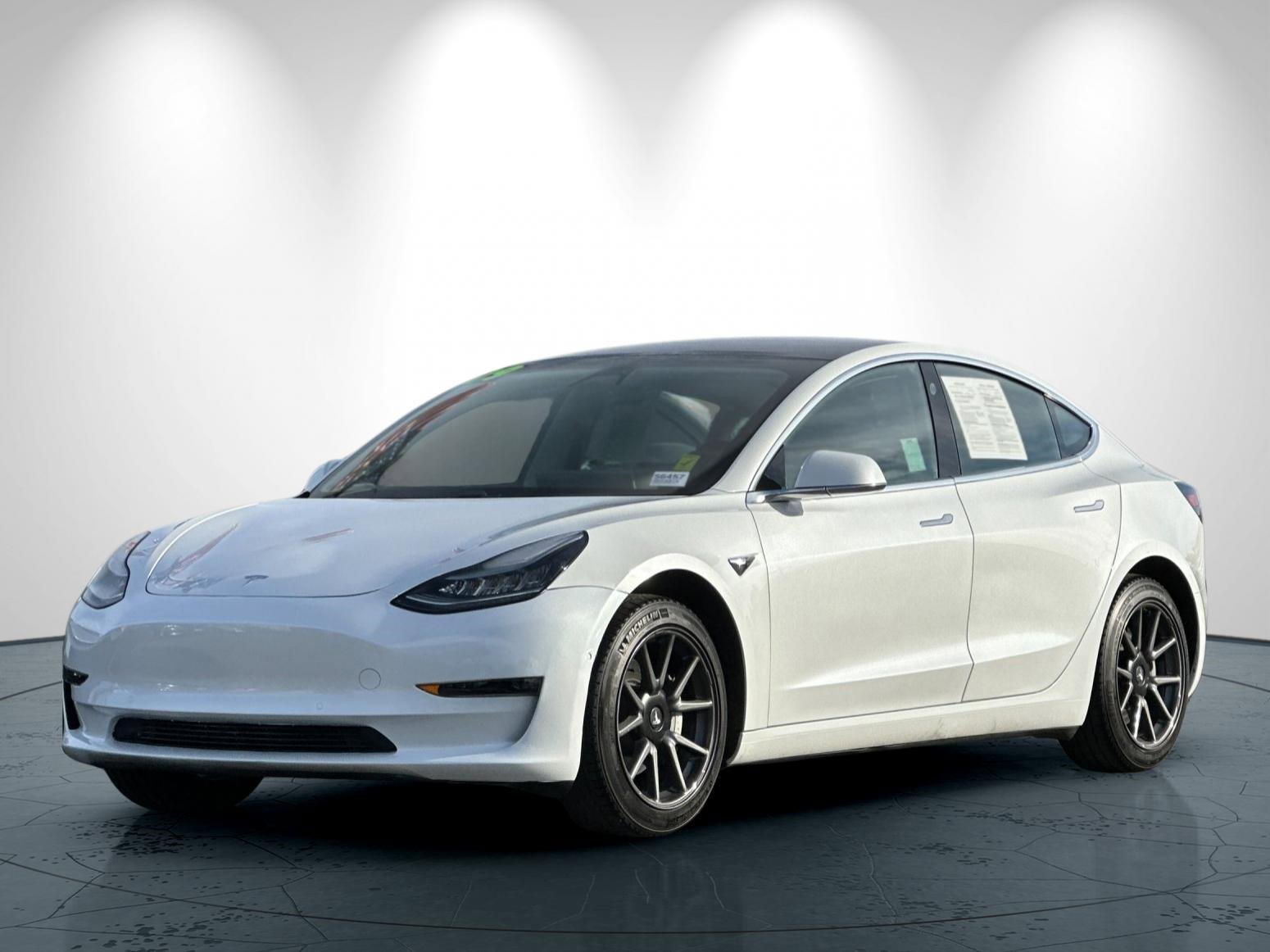 Used 2019 Tesla Model 3 Standard Range Plus image 8