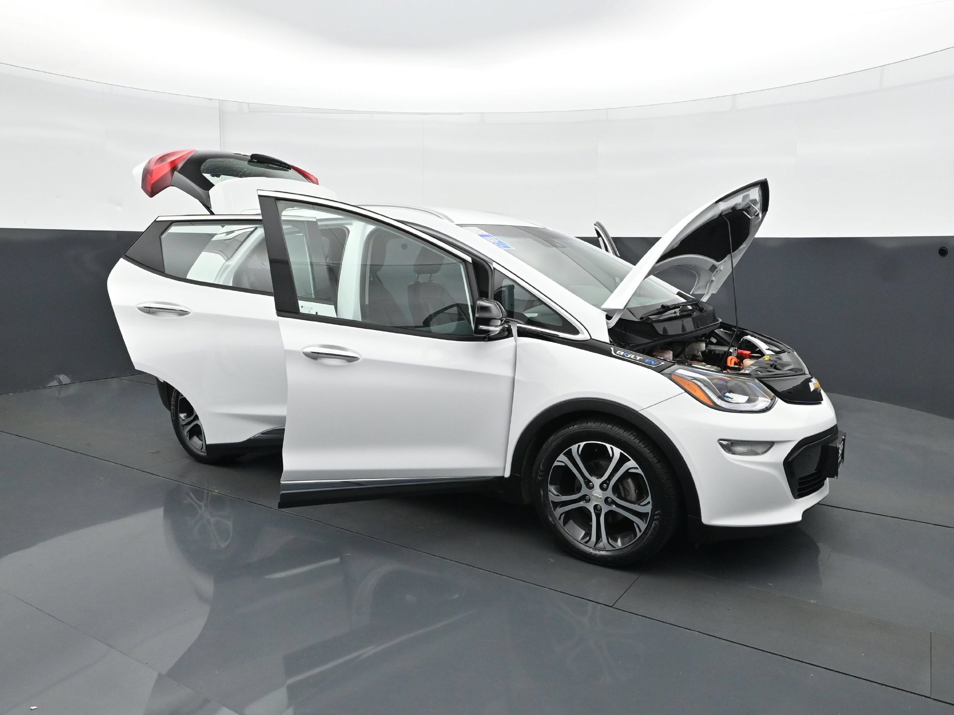 Used 2019 Chevrolet Bolt Premier w/ Infotainment Package FWD image 34