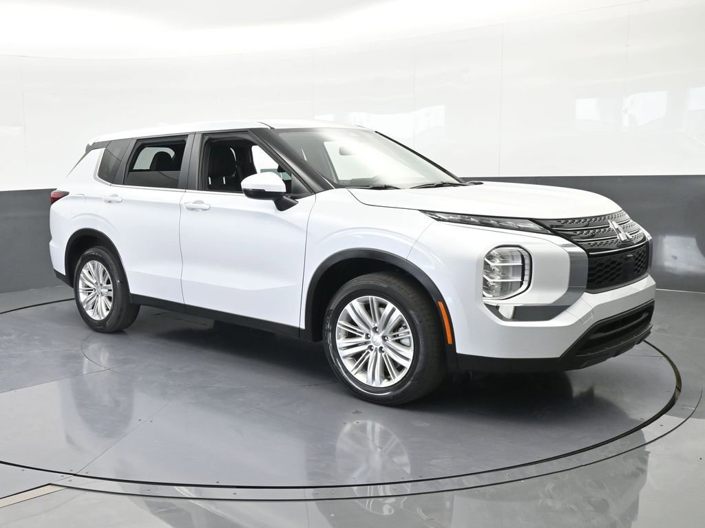 Used 2023 Mitsubishi Outlander ES image 8