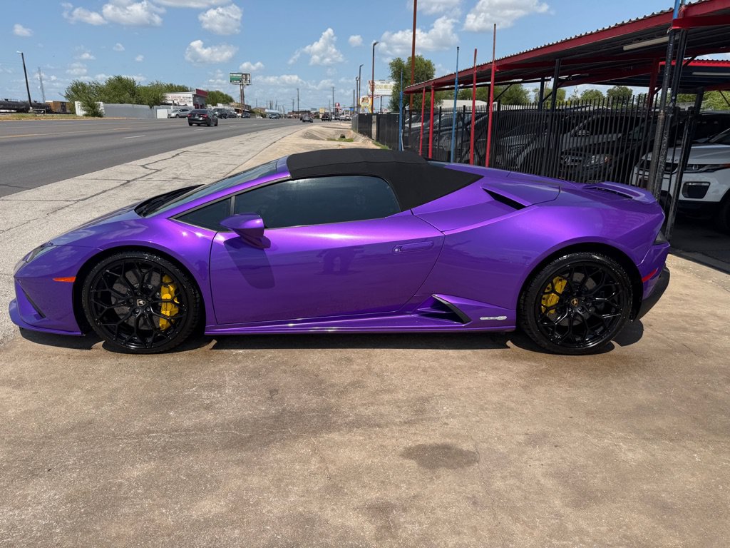 Used 2021 Lamborghini Huracan EVO RWD image 2