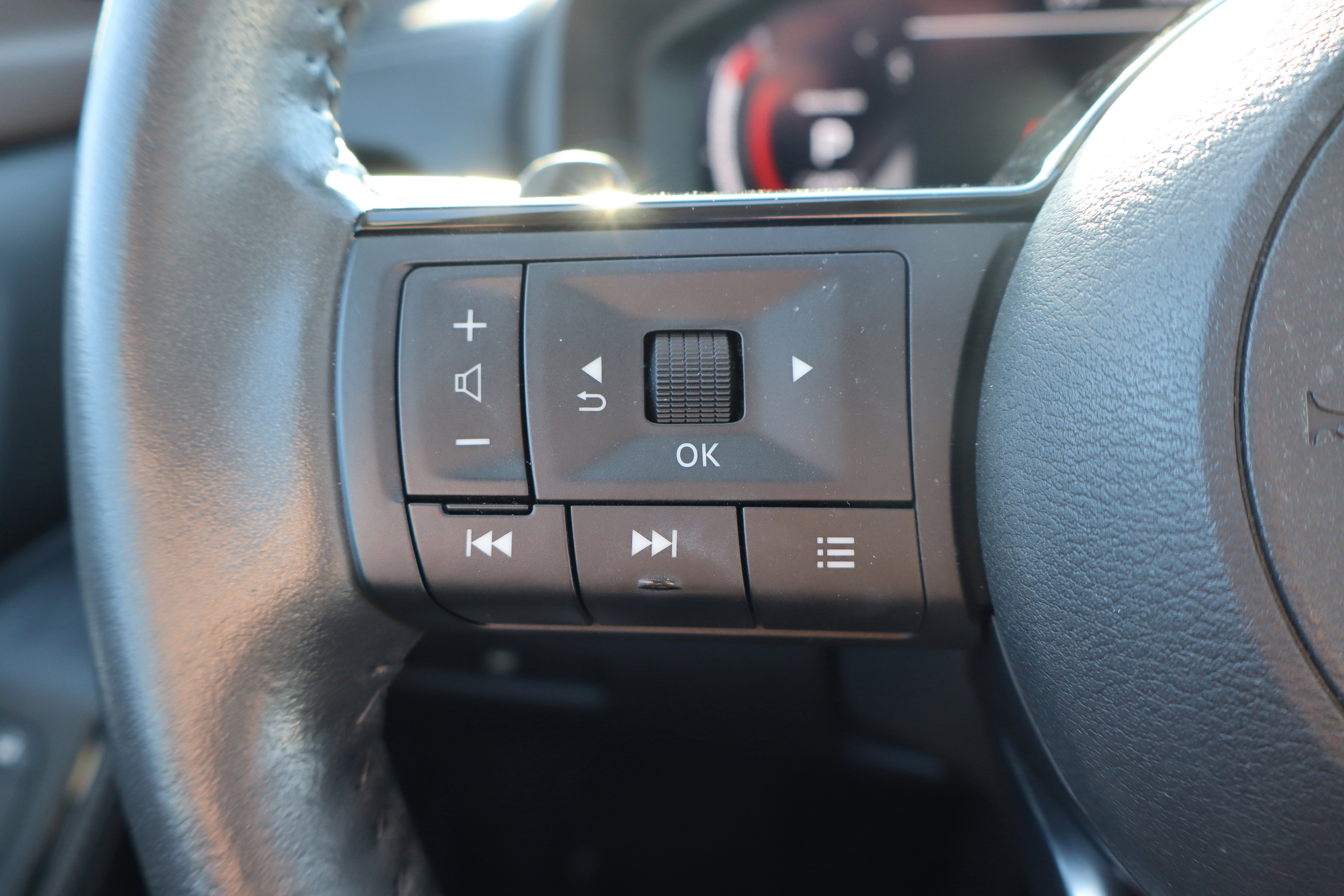 Used 2023 Nissan Rogue Platinum w/ Platinum Premium Package image 16