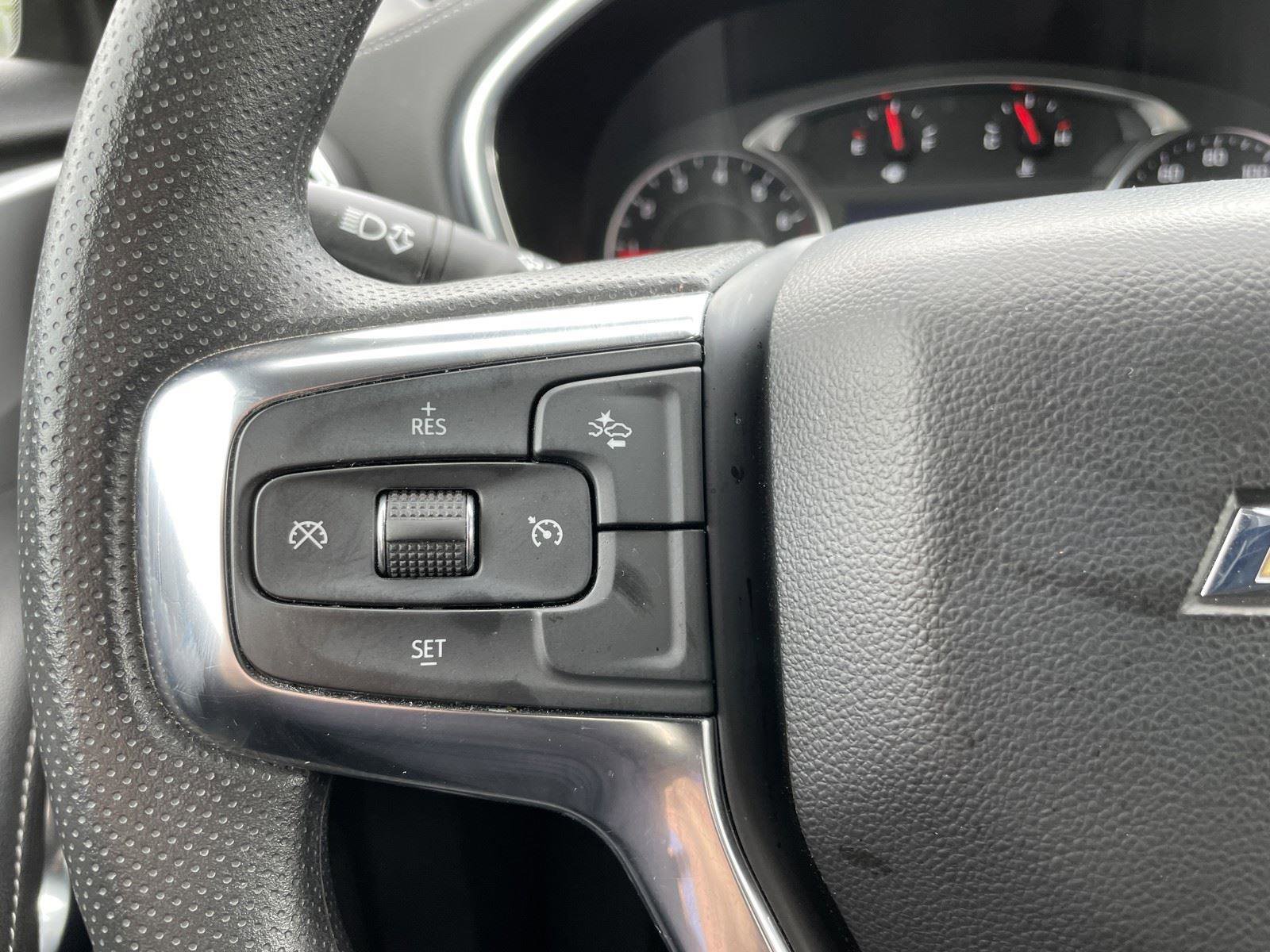 Used 2025 Chevrolet Blazer LT FWD image 17