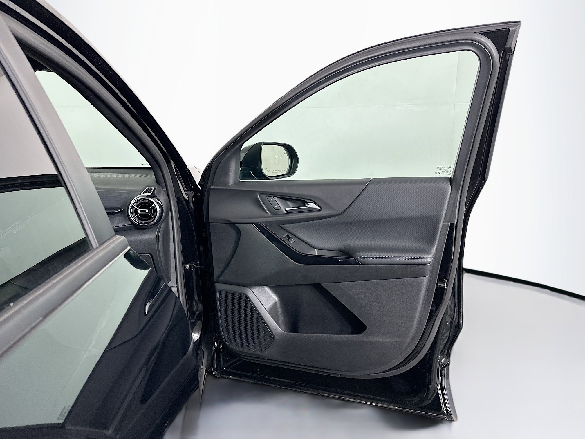 Used 2025 Chevrolet Equinox LT image 32