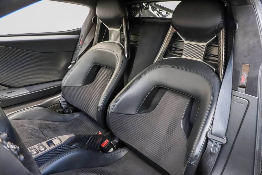 Used 2017 Ford GT RWD image 3